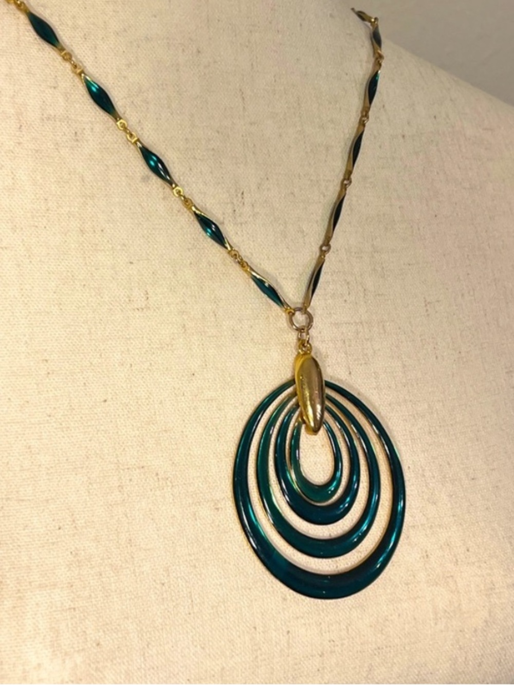 Gorgeous Runway Rare Vintage Green Large Statement Gold Pendant Necklace MCM 70s
